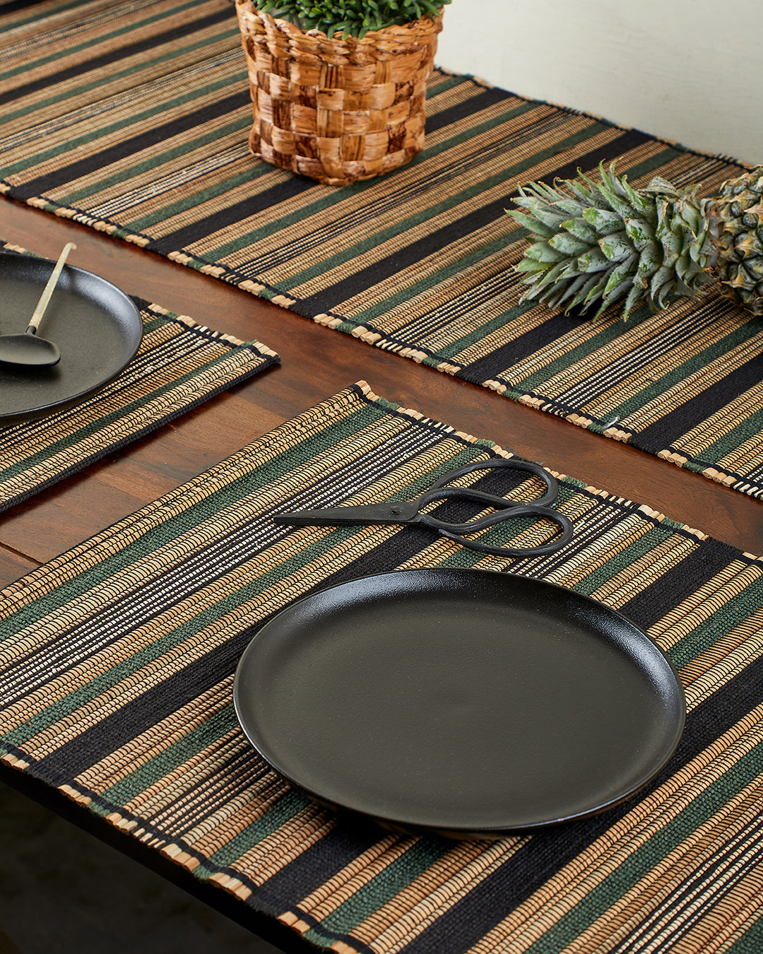 Vani – Table Runner