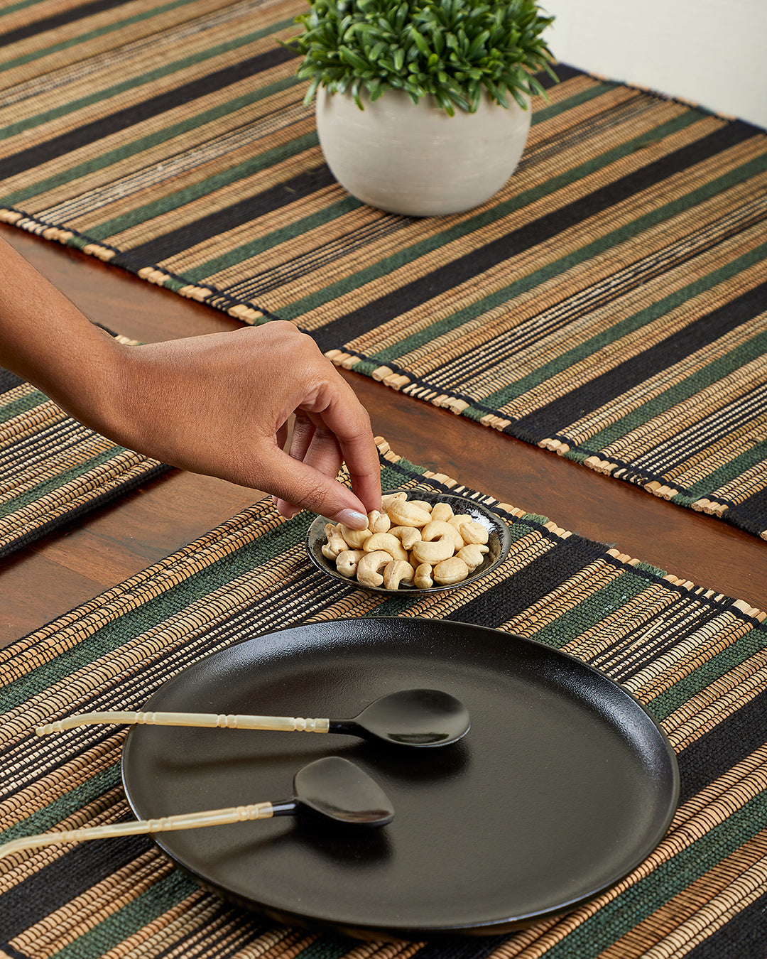 Vani – Table Runner