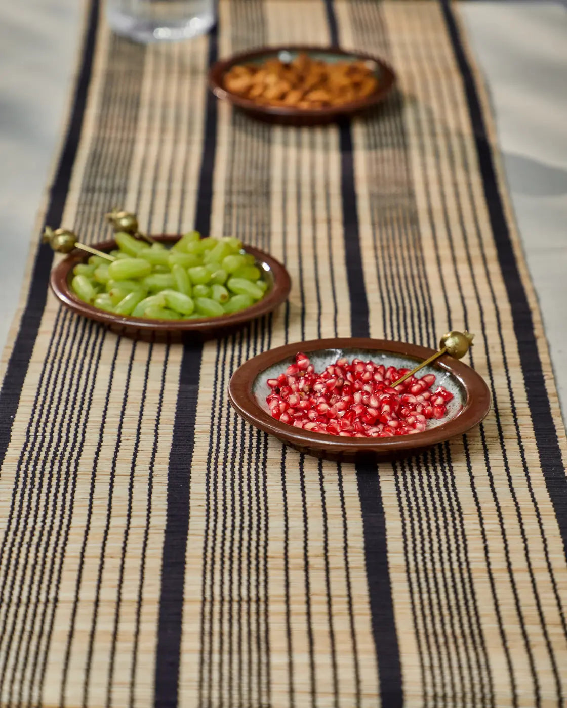 Sana – banana fiber table runner with black cotton stripes