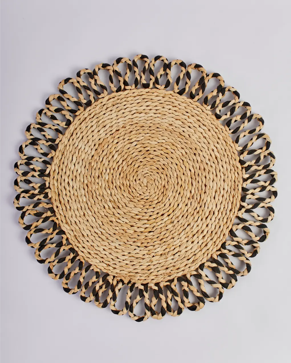 Aven – banana fiber placemat with black weave detail