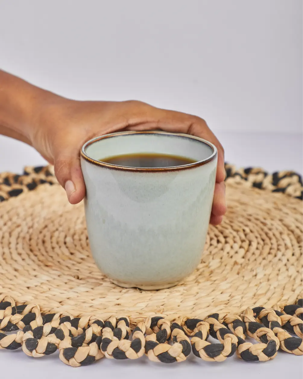 Aven – Banana Fiber Placemat with Black Weave Detail