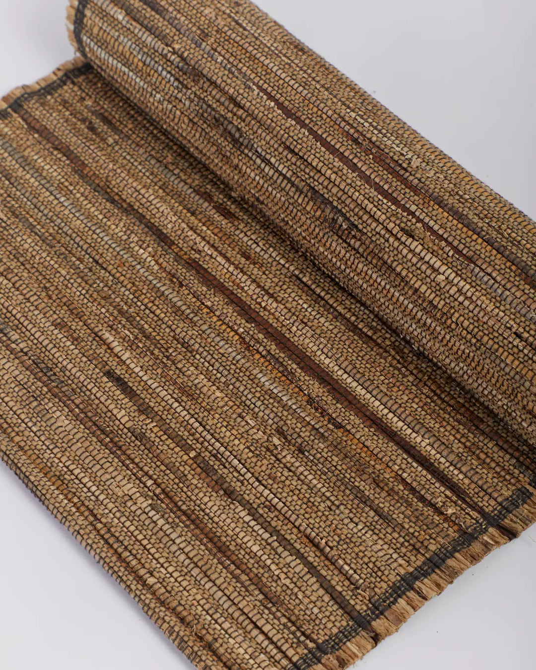 Rasi – Banana Fiber Placemat with Black Weave Detail